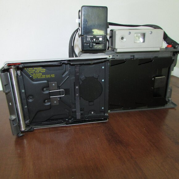 Vintage Polaroid 420 Land Camera - Picture 11 of 13
